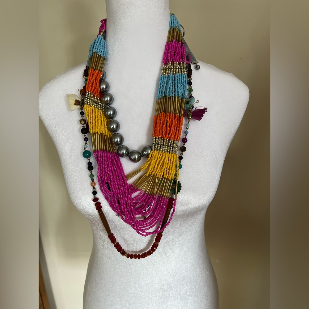 4 pieces of costume jewelry